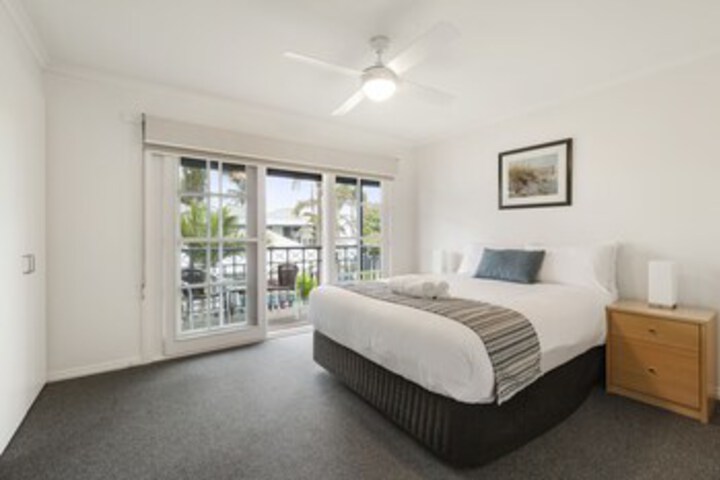Room 4 of 54