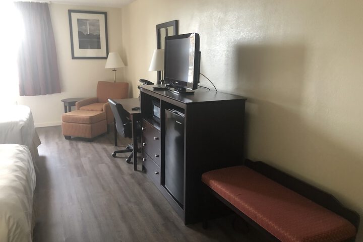 Room 4 of 17