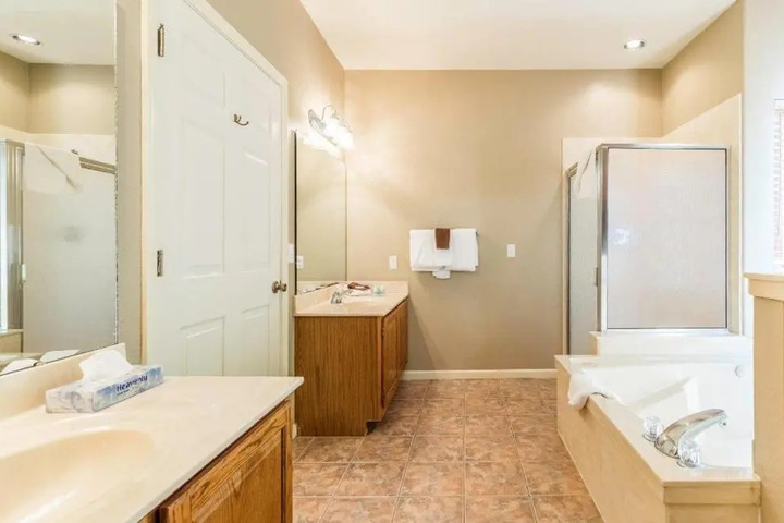 Room 8 of 18