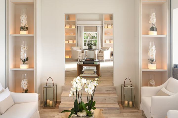 Concierge desk