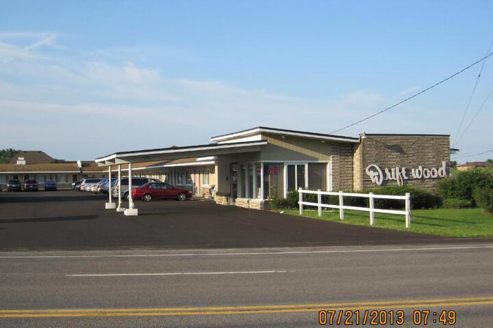 Driftwood Motel in Niagara Falls, NY