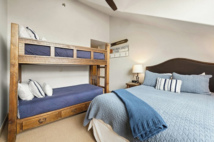 Room 27 of 266