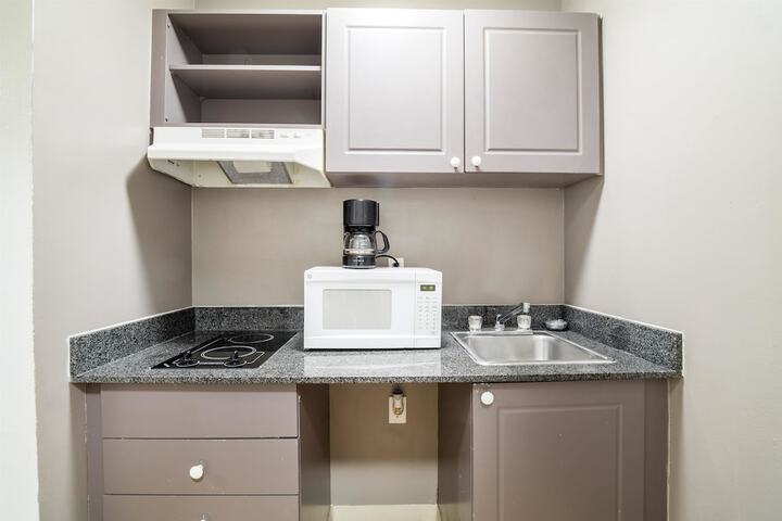 1 Queen Bed Kitchen (13 of 14)