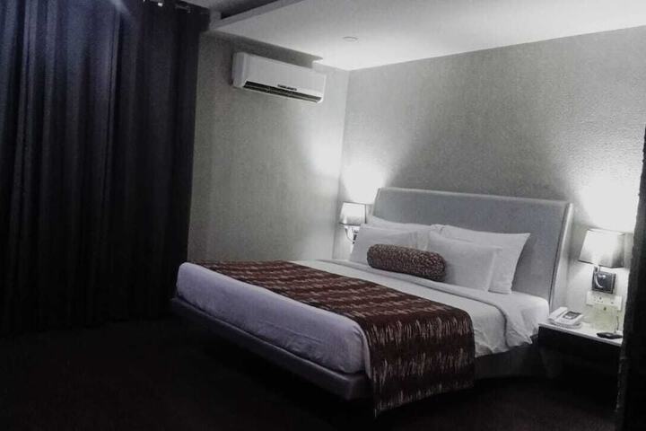 Room 9 of 68
