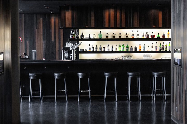 Lounge 50 of 61