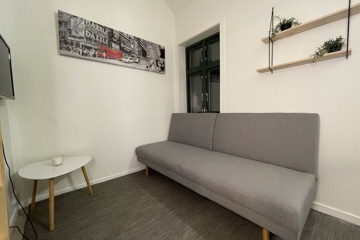 Room 8 of 37