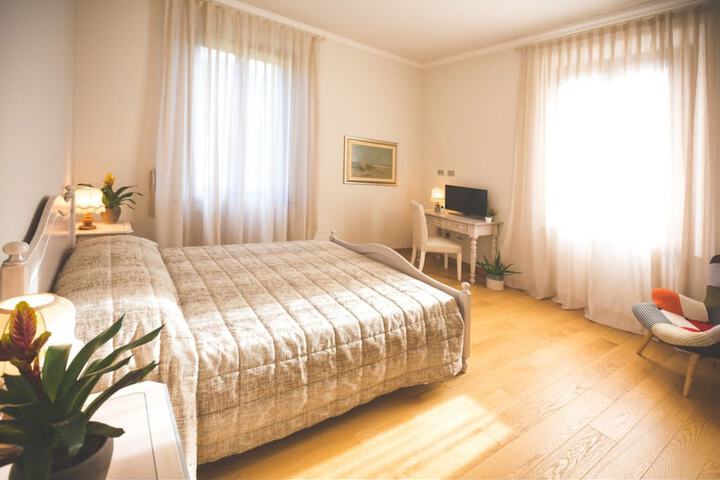 Room 6 of 20