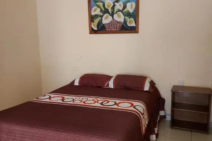 Room 4 of 8
