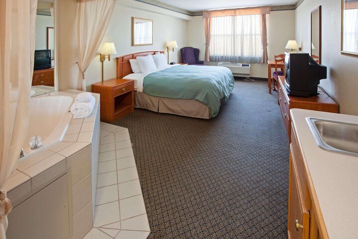 Accessible King Size Bed (3 of 10)