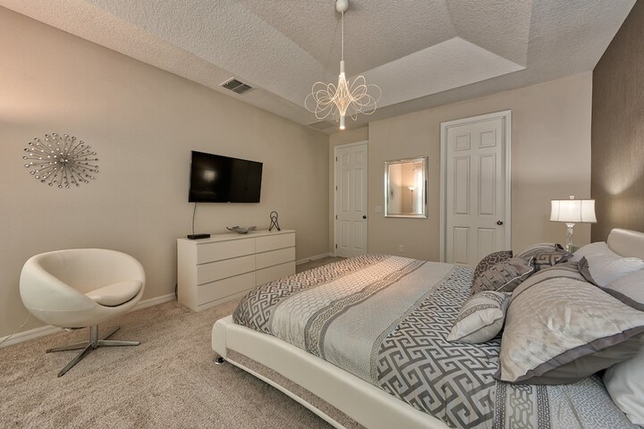 Room 2 of 43