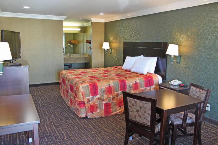 1 King Bed (15 of 21)