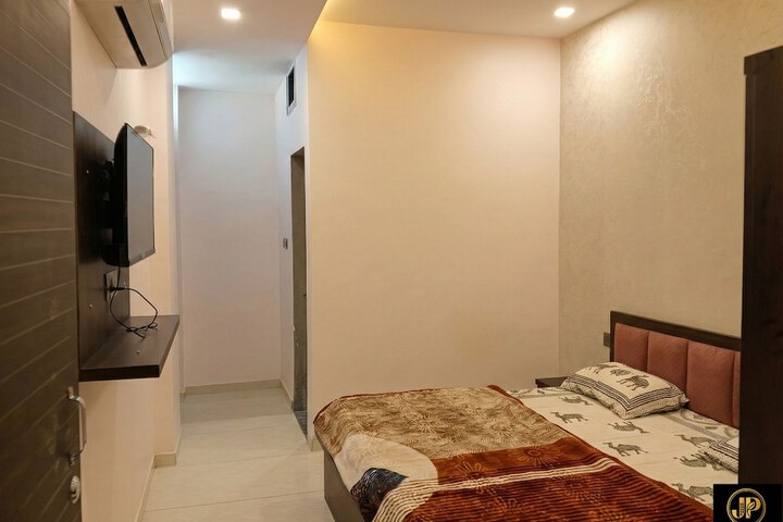 Room 11 of 46