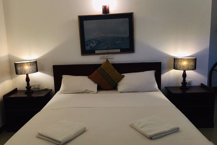 Room 11 of 30