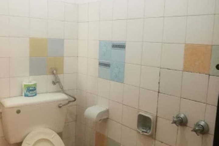 Room 5 of 10
