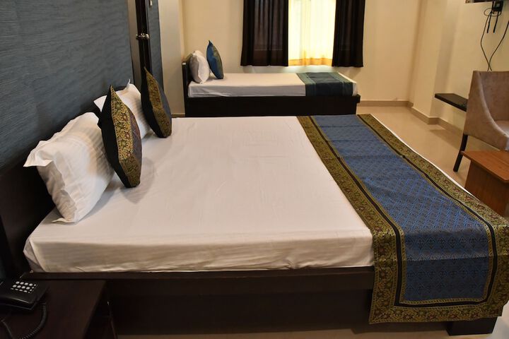 Room 4 of 9