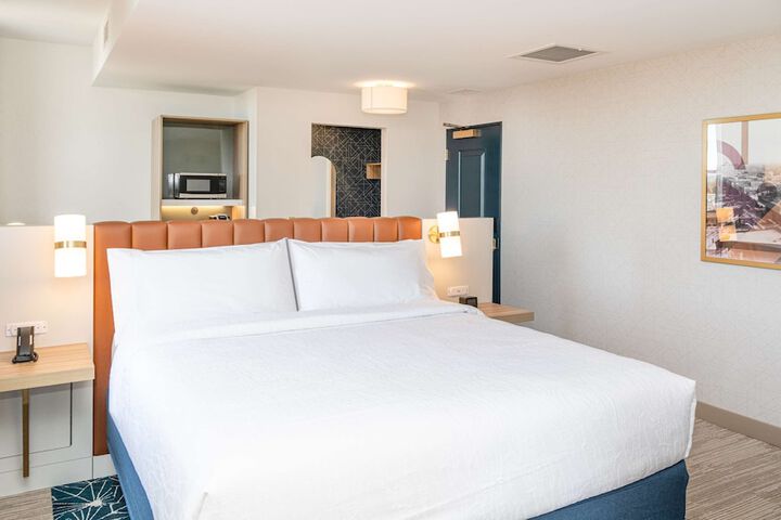 1 King Bed (6 of 14)