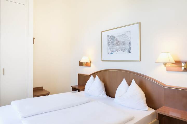 Room 4 of 39