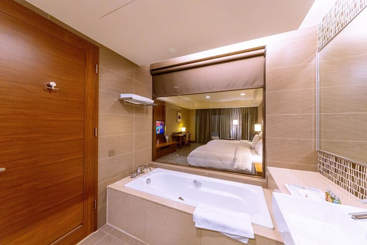 Room 16 of 69