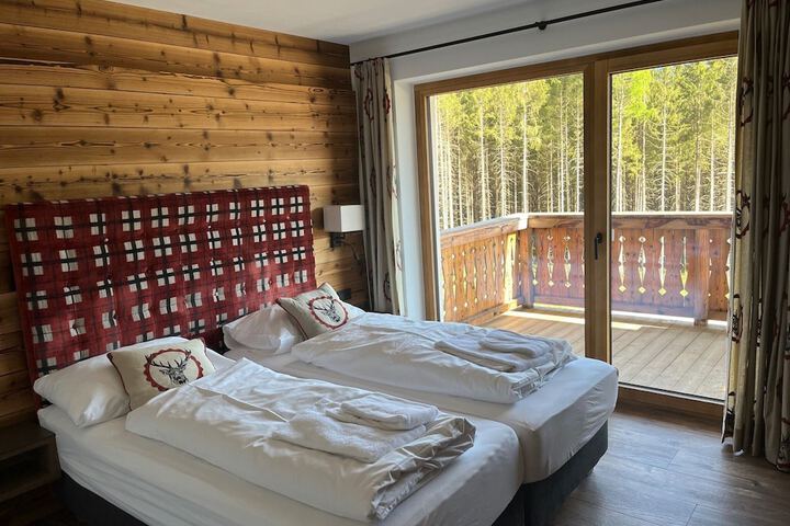 Room 2 of 35