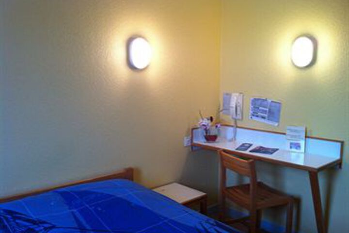 Room 16 of 18