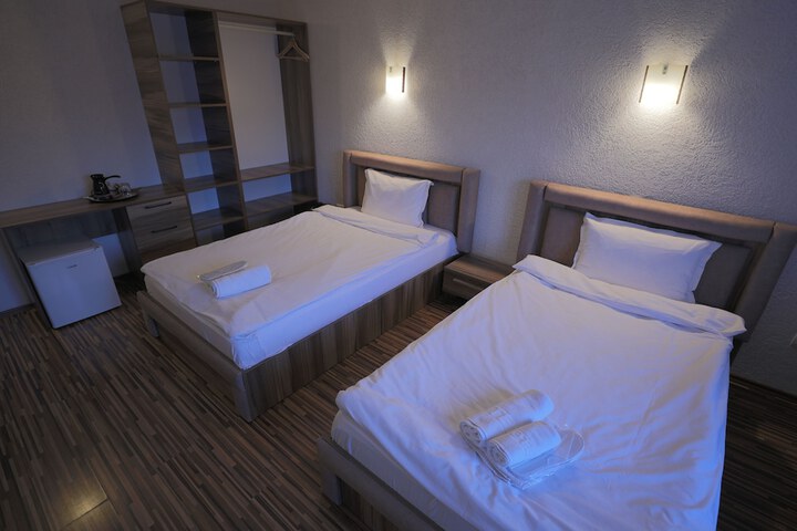 Room 27 of 84