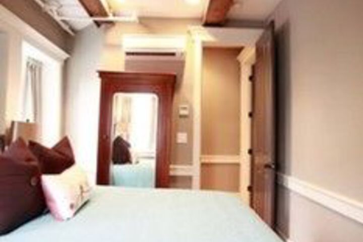 Room 8 of 20