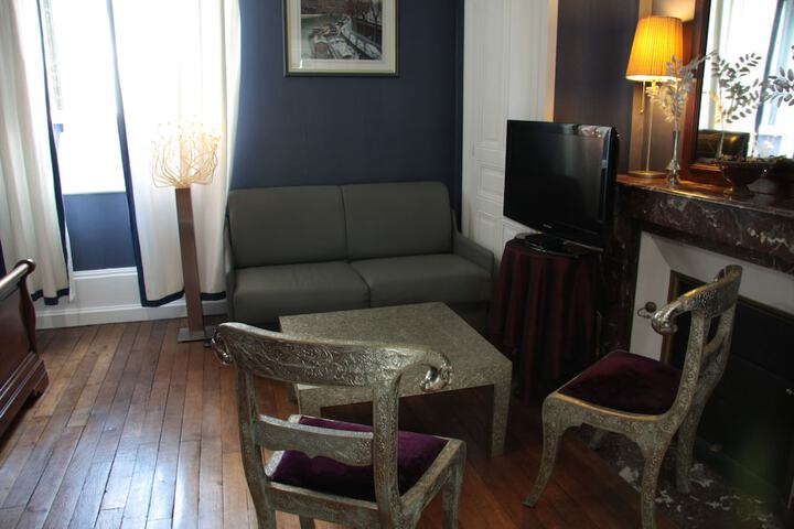 Room 104 of 193
