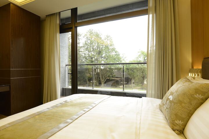 Room 33 of 137