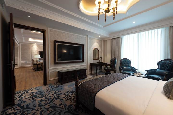 Room 33 of 69