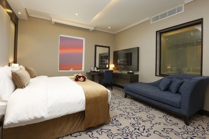 Room 35 of 61