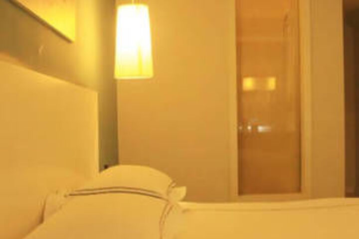Room 37 of 47