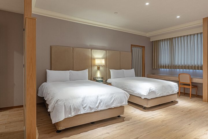Room 13 of 86