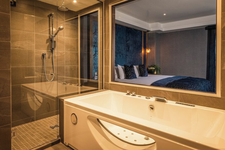 Room 42 of 112