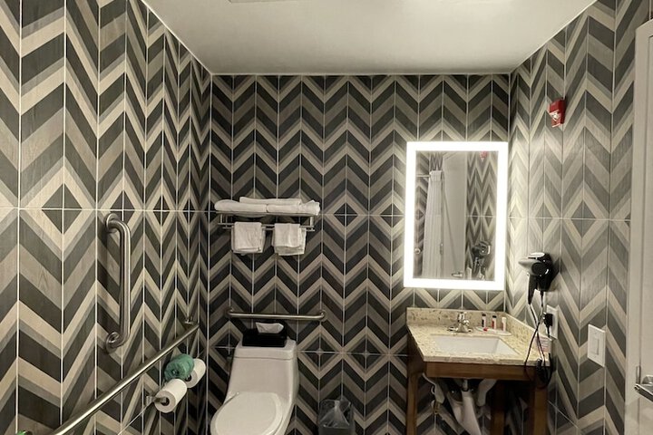 Room 9 of 15