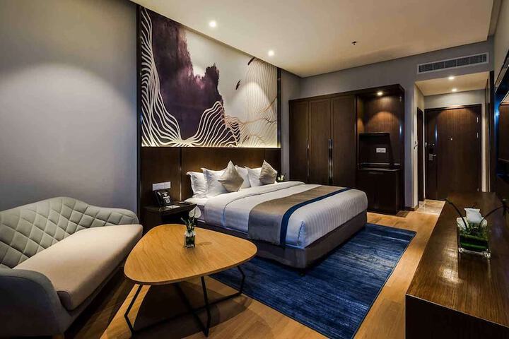 Room 8 of 37