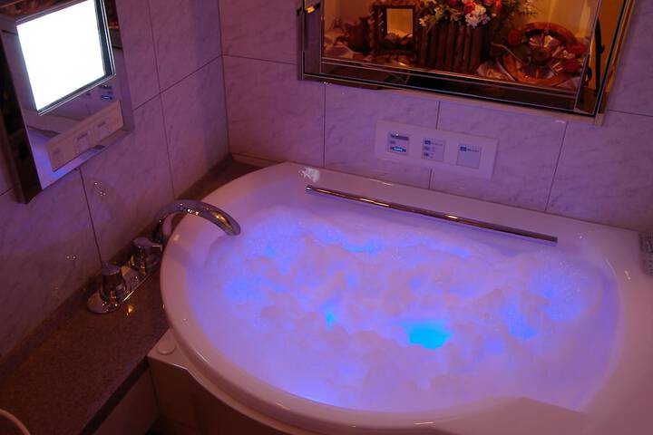 Jetted tub