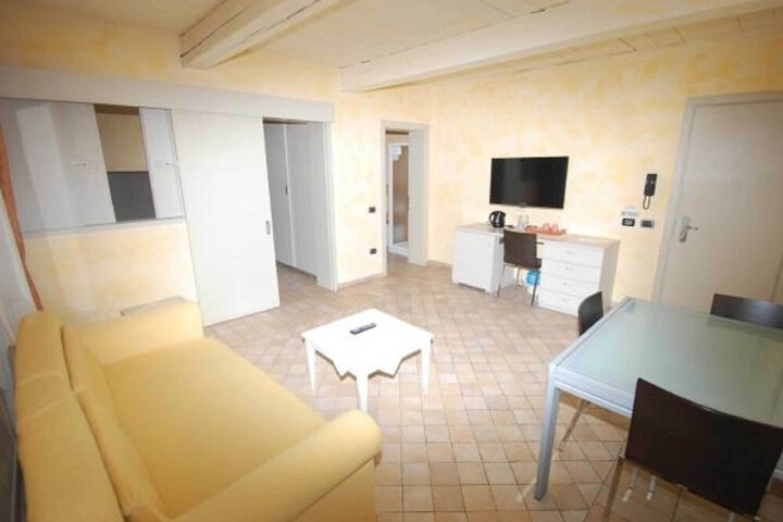Room 8 of 39