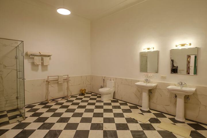 Room 43 of 70