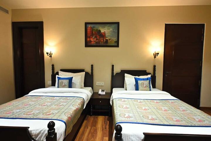 Room 27 of 161
