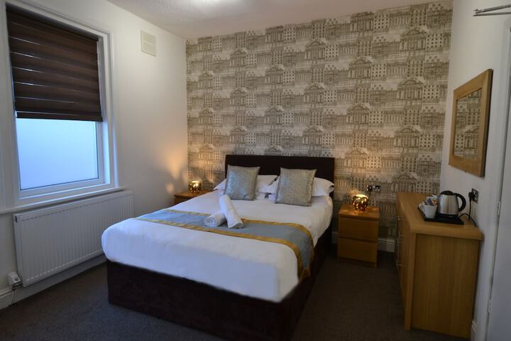 Room 6 of 86