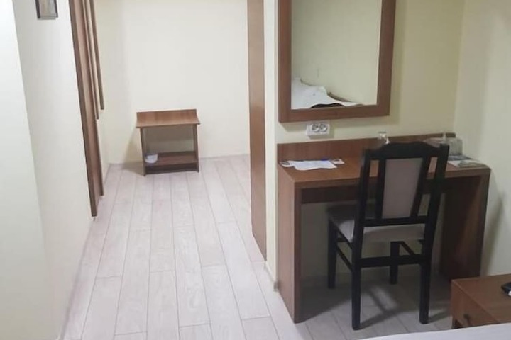 Room 2 of 73