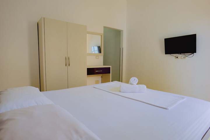 Room 18 of 111