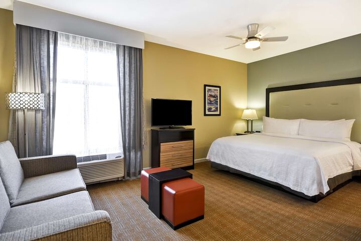 1 King Bed Studio Suite (4 of 19)
