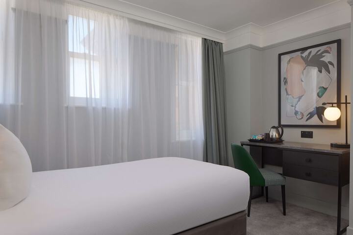 Room 20 of 182