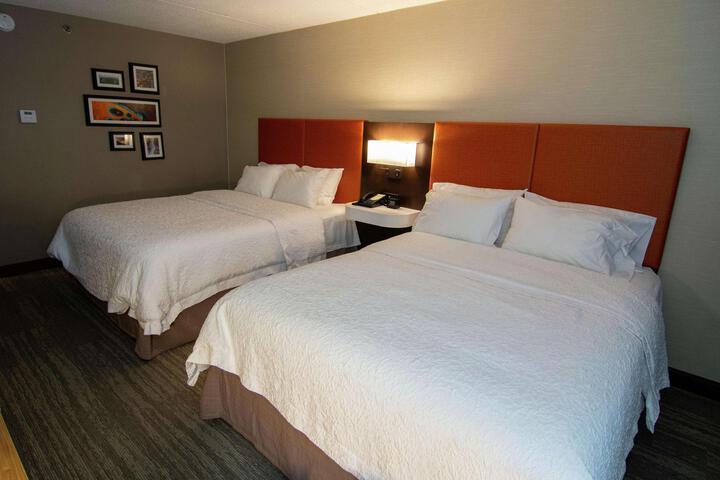 2 Queen Beds (1 of 6)