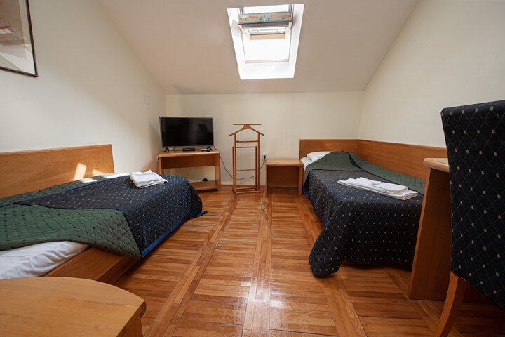Room 9 of 38