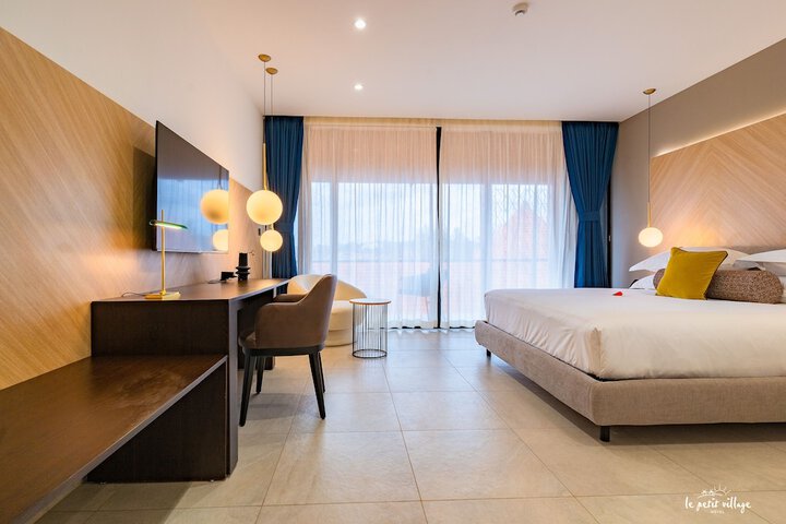 Room 42 of 90