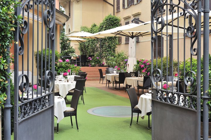 Hotel Exterior 46 of 52