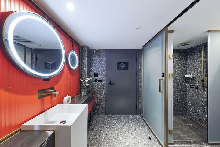 Room 2 of 52
