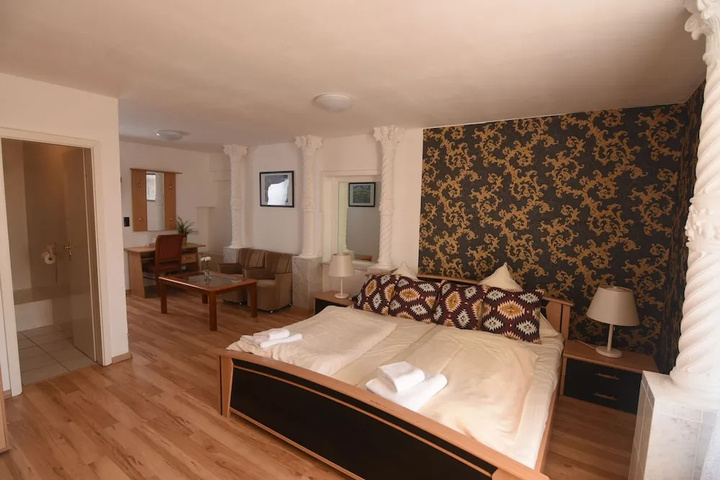 Room 4 of 13